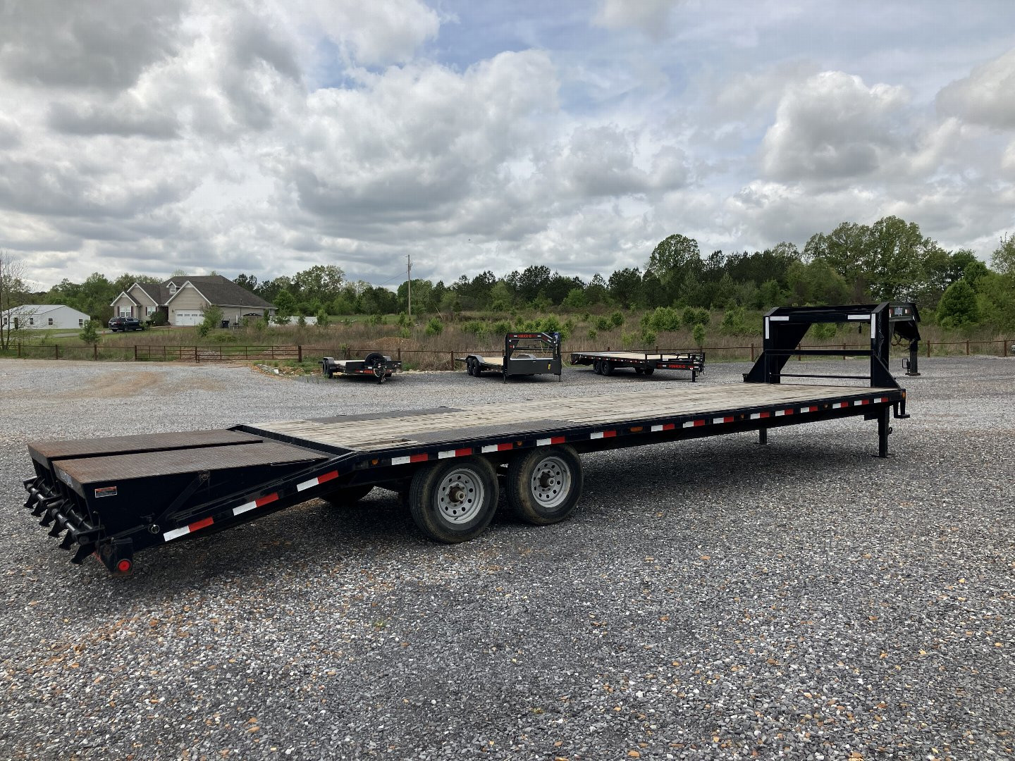 Used 2015 Load Trail 102"X30' 14k Gooseneck Flatbed Trailer