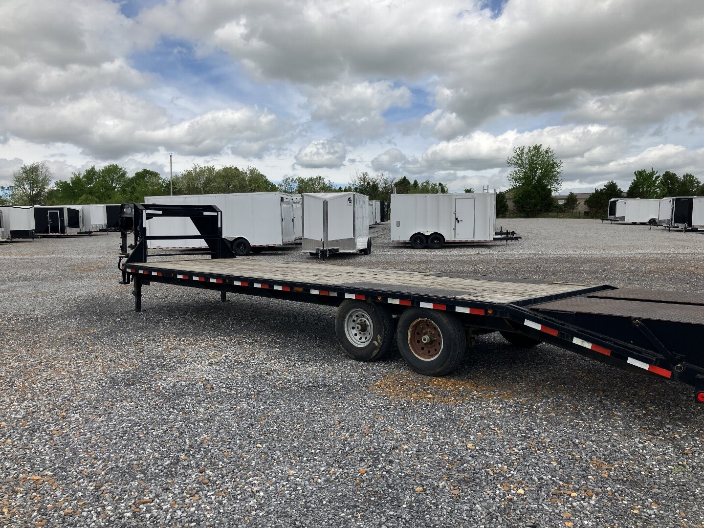 Used 2015 Load Trail 102"X30' 14k Gooseneck Flatbed Trailer