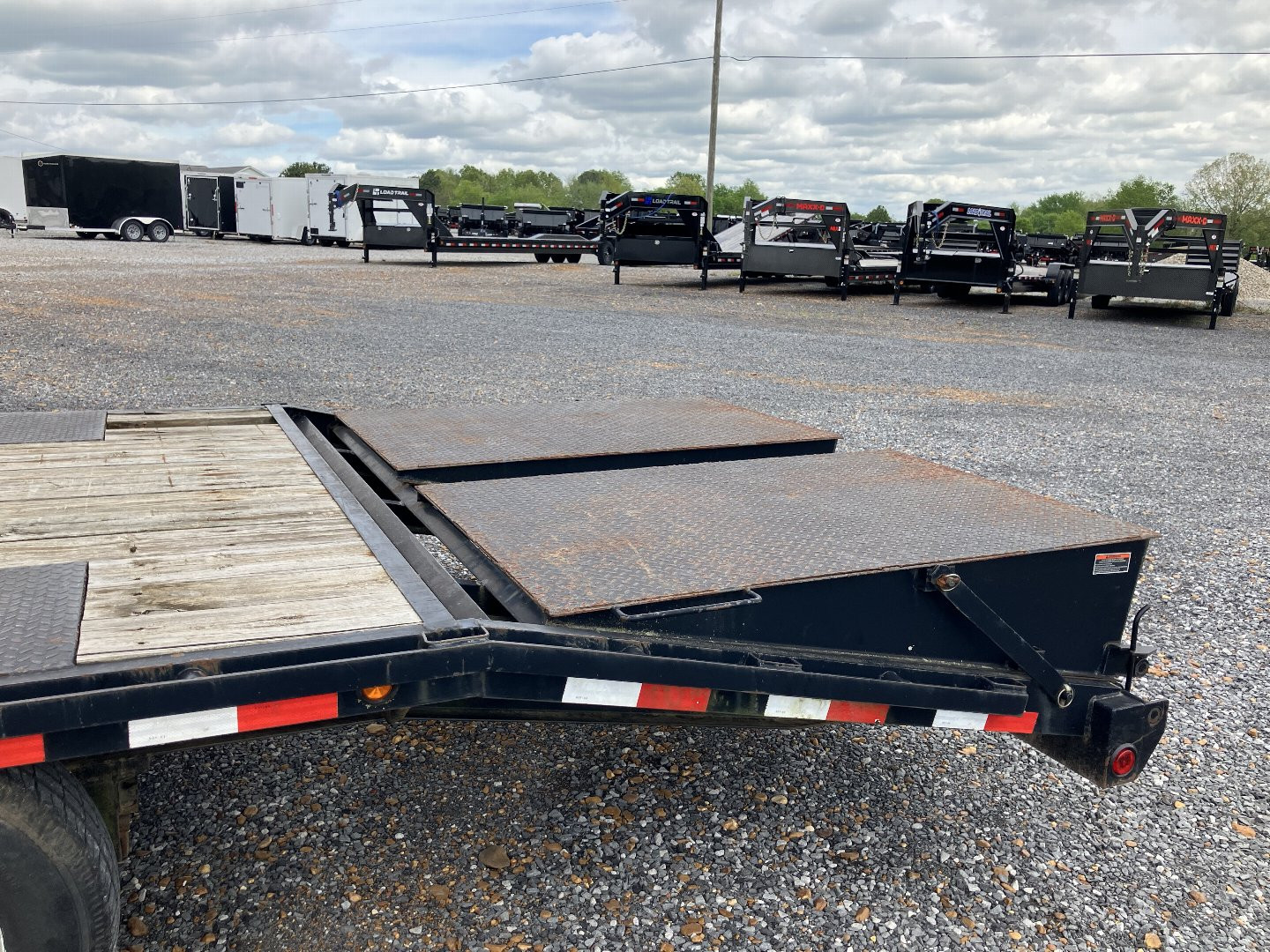 Used 2015 Load Trail 102"X30' 14k Gooseneck Flatbed Trailer