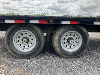 Used 2015 Load Trail 102"X30' 14k Gooseneck Flatbed Trailer