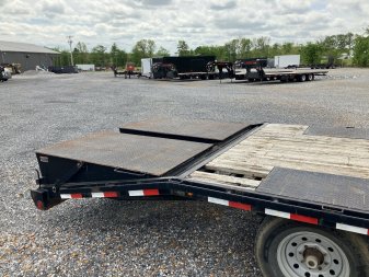Used 2015 Load Trail 102"X30' 14k Gooseneck Flatbed Trailer