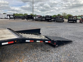Used 2015 Load Trail 102"X30' 14k Gooseneck Flatbed Trailer