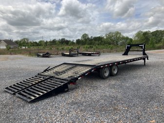 Used 2015 Load Trail 102"X30' 14k Gooseneck Flatbed Trailer