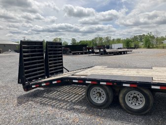 Used 2015 Load Trail 102"X30' 14k Gooseneck Flatbed Trailer