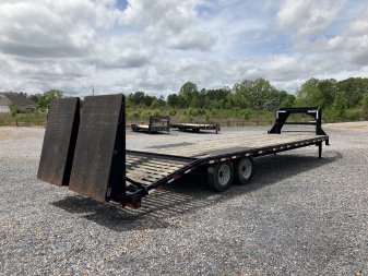 Used 2015 Load Trail 102"X30' 14k Gooseneck Flatbed Trailer