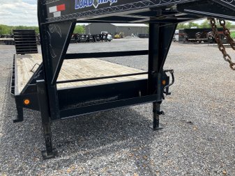 Used 2015 Load Trail 102"X30' 14k Gooseneck Flatbed Trailer