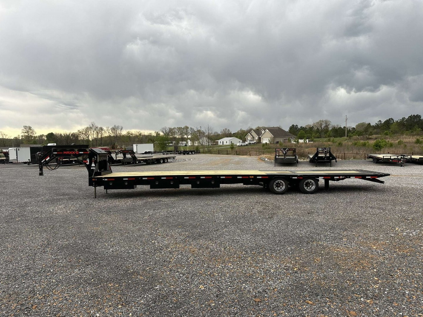 New 2025 MAXXD 102"X40' 40K *ENGINEERED FRAME* HYD DOVE Gooseneck Flatbed Trailer *AIR RIDE*