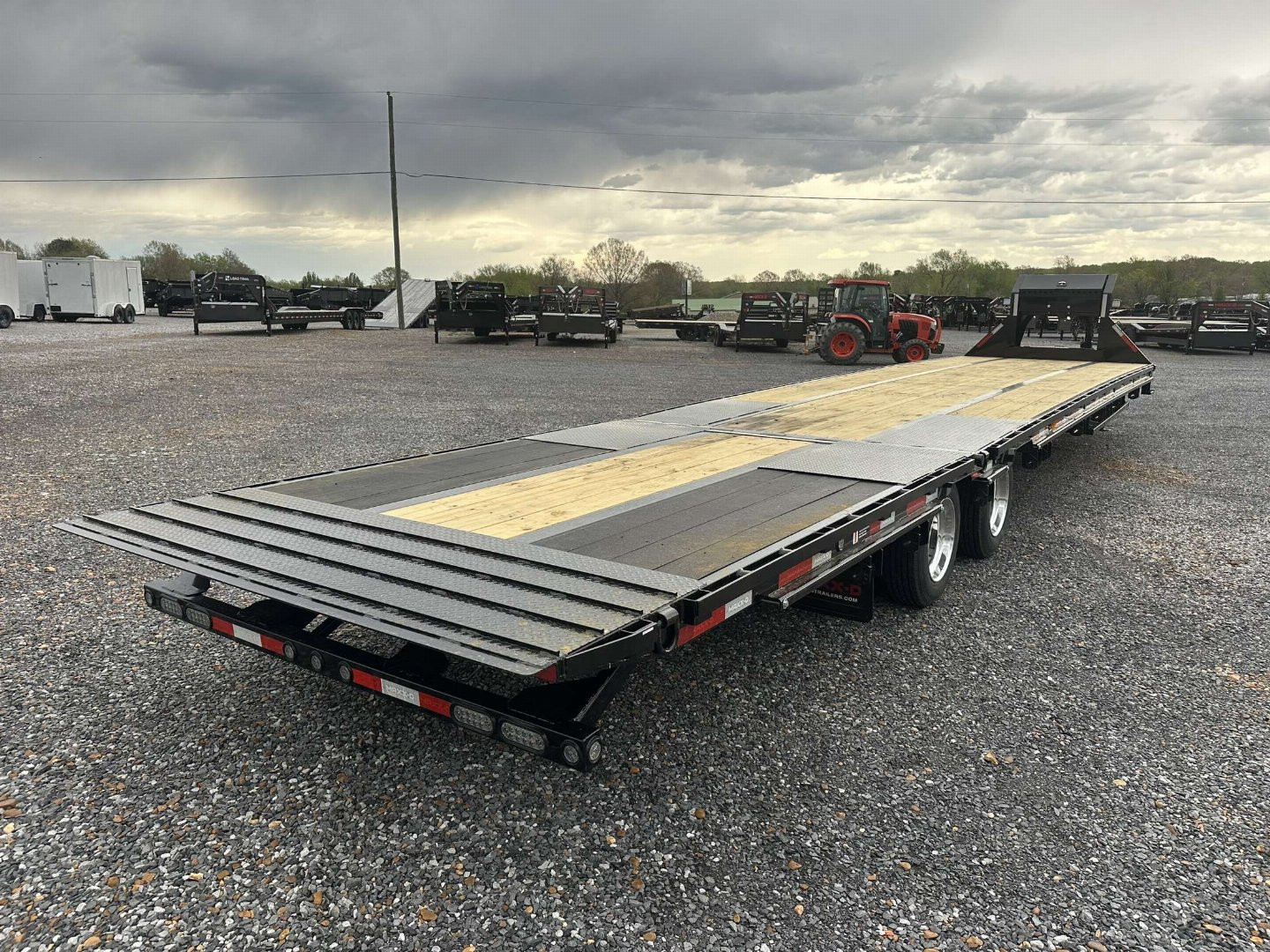 New 2025 MAXXD 102"X40' 40K *ENGINEERED FRAME* HYD DOVE Gooseneck Flatbed Trailer *AIR RIDE*