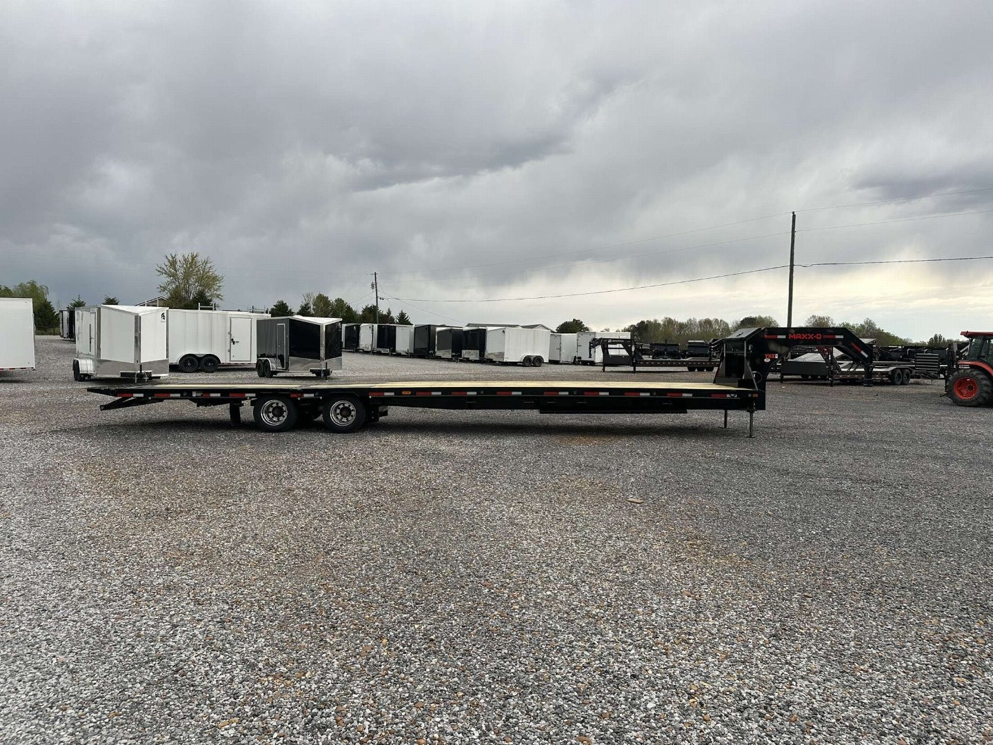 New 2025 MAXXD 102"X40' 40K *ENGINEERED FRAME* HYD DOVE Gooseneck Flatbed Trailer *AIR RIDE*