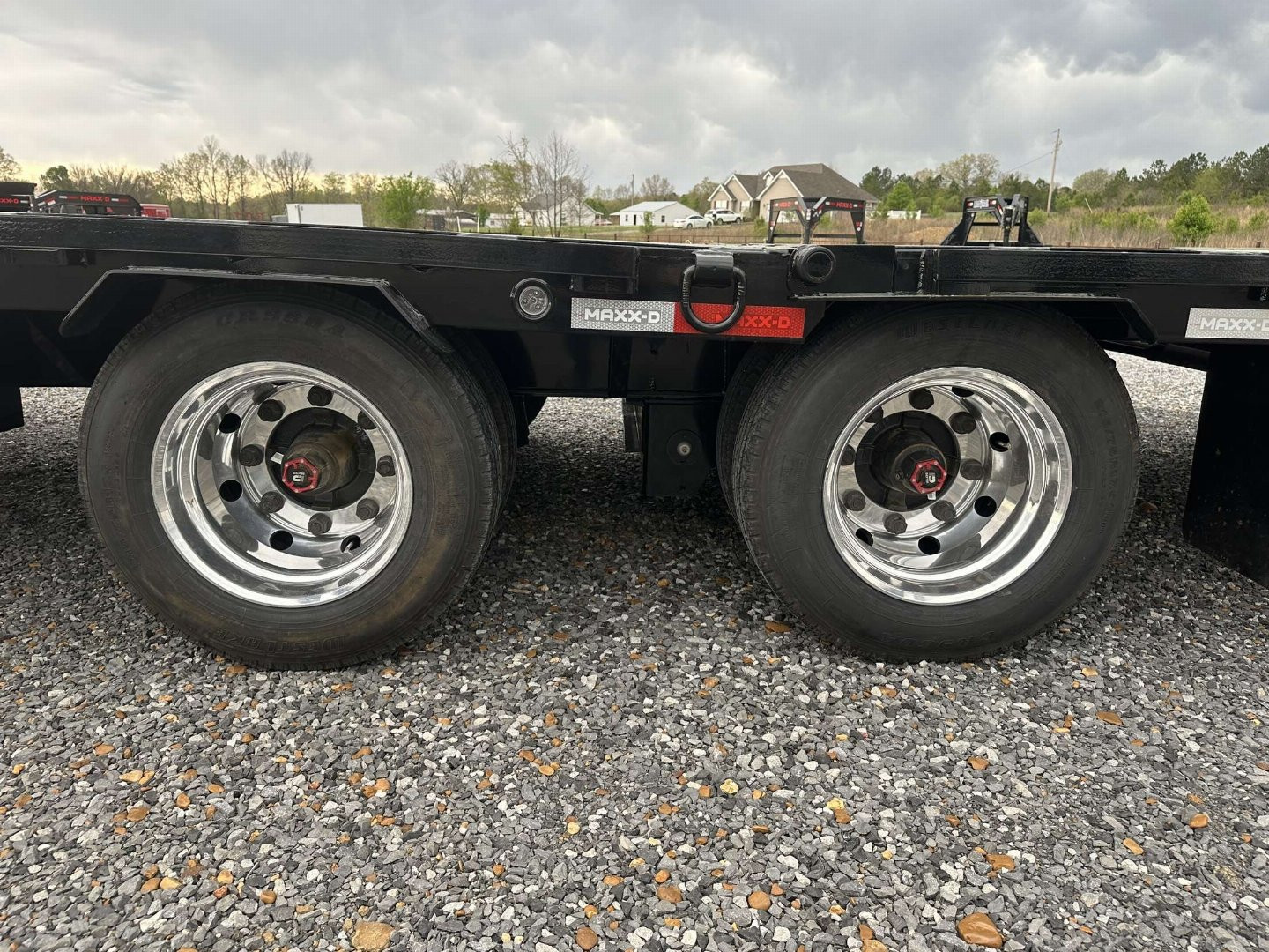 New 2025 MAXXD 102"X40' 40K *ENGINEERED FRAME* HYD DOVE Gooseneck Flatbed Trailer *AIR RIDE*