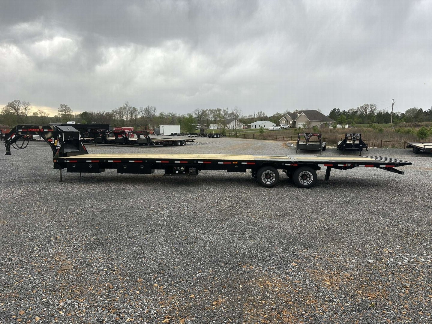 New 2025 MAXXD 102"X40' 40K *ENGINEERED FRAME* HYD DOVE Gooseneck Flatbed Trailer *AIR RIDE*