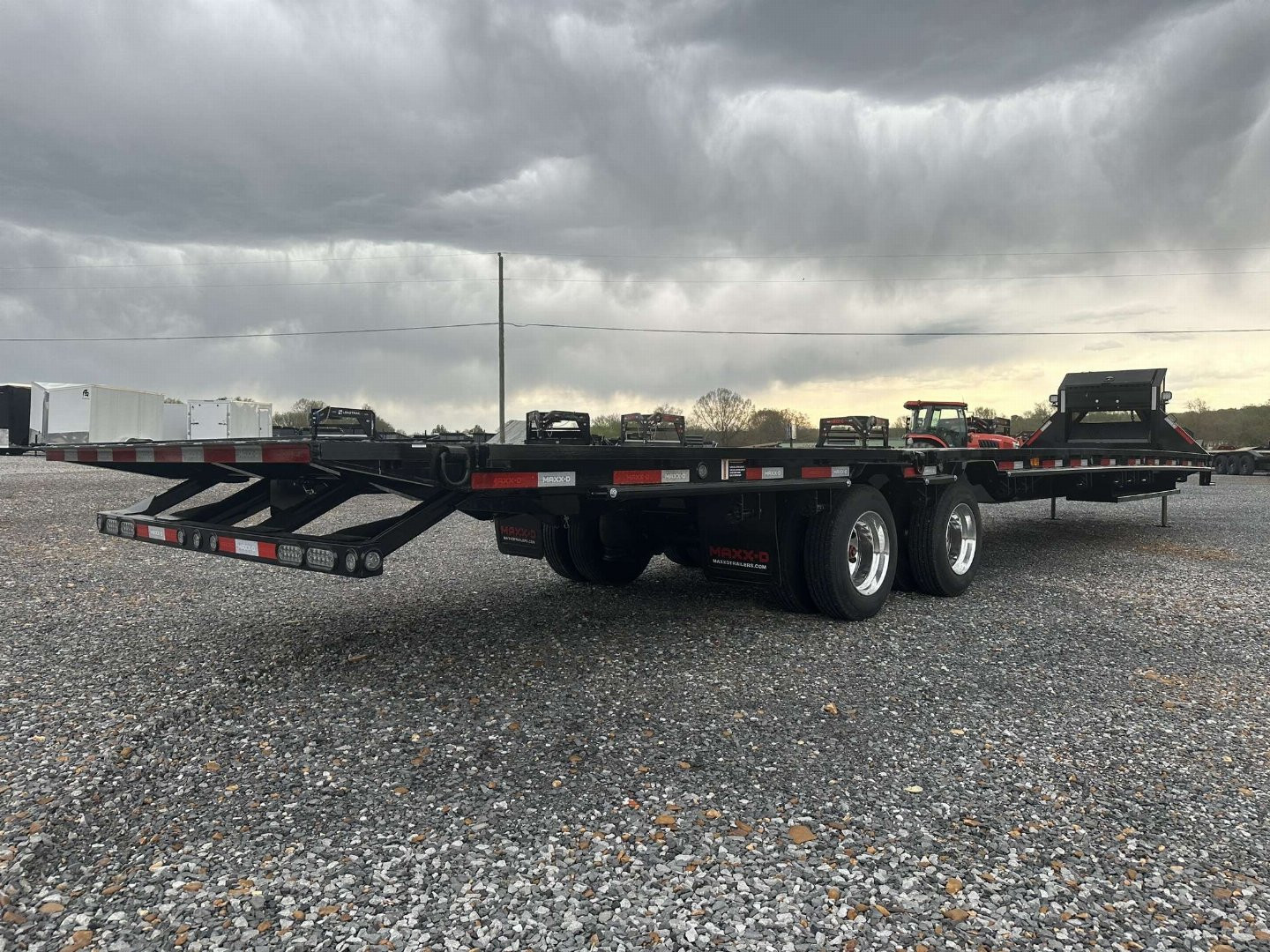 New 2025 MAXXD 102"X40' 40K *ENGINEERED FRAME* HYD DOVE Gooseneck Flatbed Trailer *AIR RIDE*
