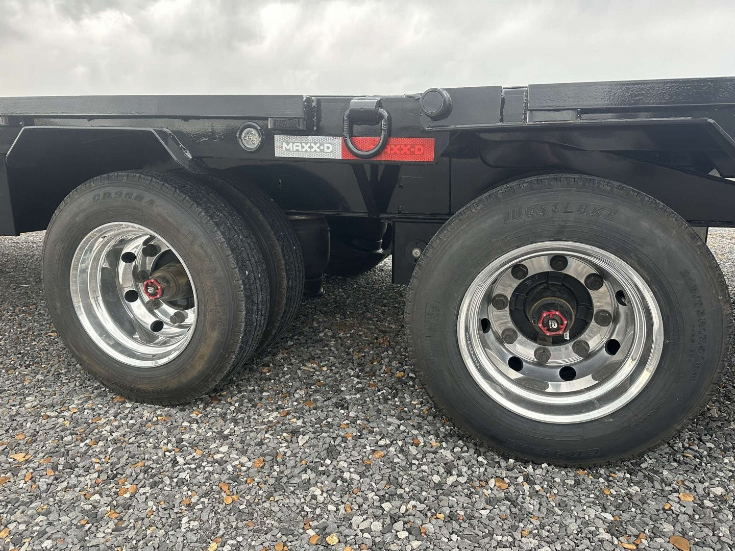 New 2025 MAXXD 102"X40' 40K *ENGINEERED FRAME* HYD DOVE Gooseneck Flatbed Trailer *AIR RIDE*