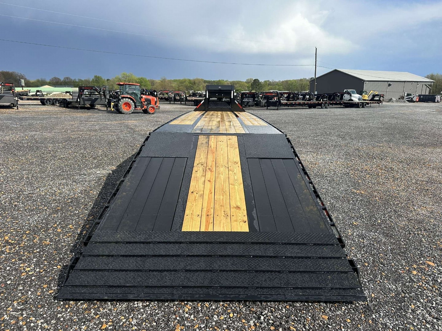 New 2025 MAXXD 102"X40' 40K *ENGINEERED FRAME* HYD DOVE Gooseneck Flatbed Trailer *AIR RIDE*