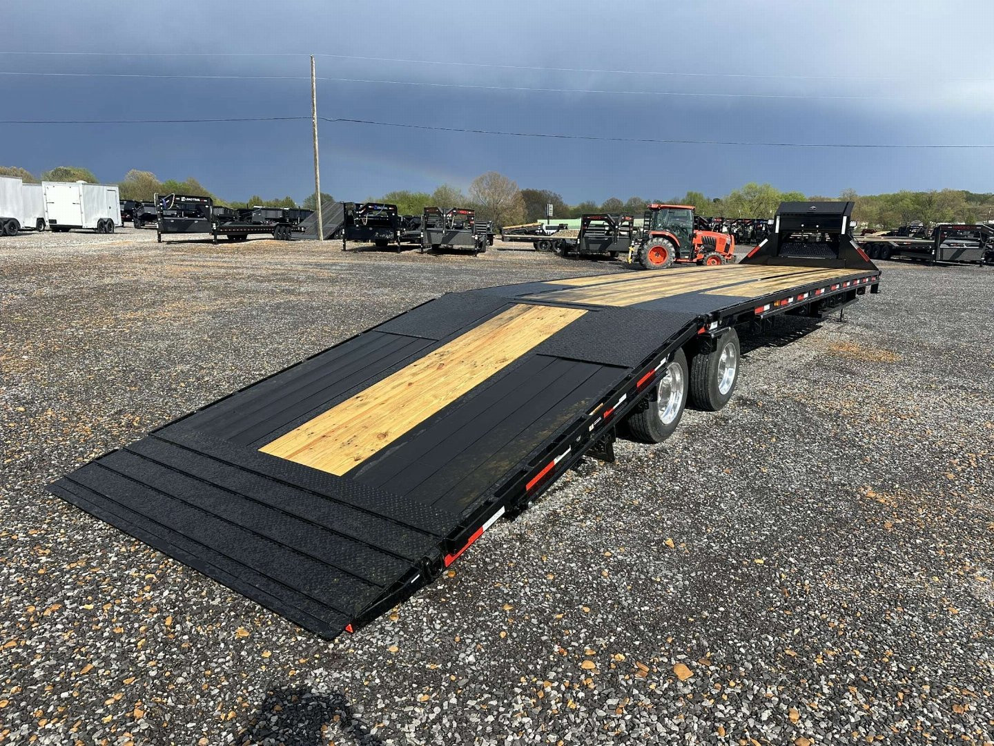 New 2025 MAXXD 102"X40' 40K *ENGINEERED FRAME* HYD DOVE Gooseneck Flatbed Trailer *AIR RIDE*
