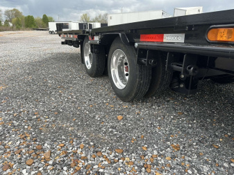 New 2025 MAXXD 102"X40' 40K *ENGINEERED FRAME* HYD DOVE Gooseneck Flatbed Trailer *AIR RIDE*
