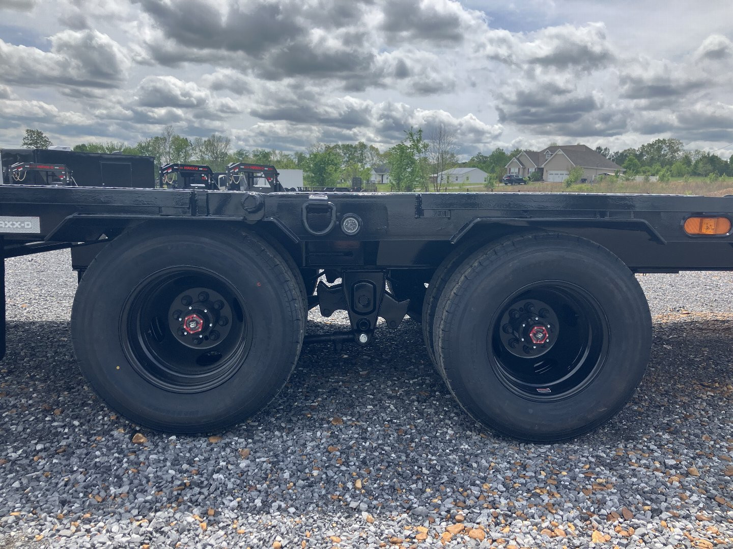 New 2025 MAXXD 102" x 32' 25.9K HYD Dove Gooseneck Trailer