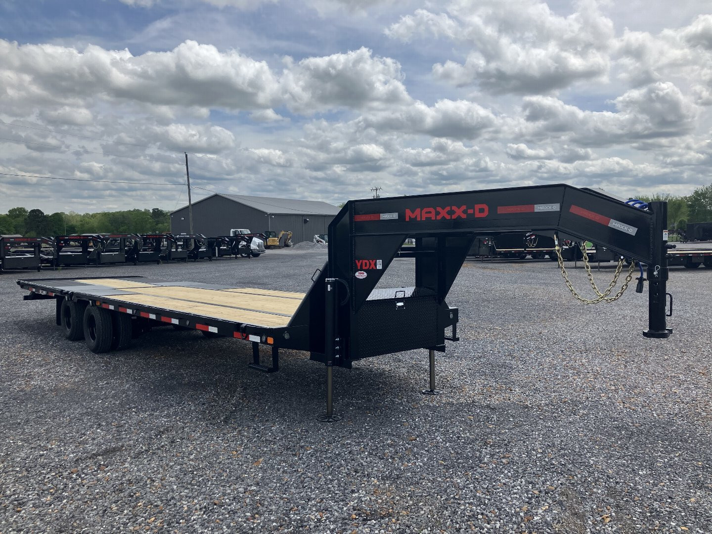 New 2025 MAXXD 102" x 32' 25.9K HYD Dove Gooseneck Trailer