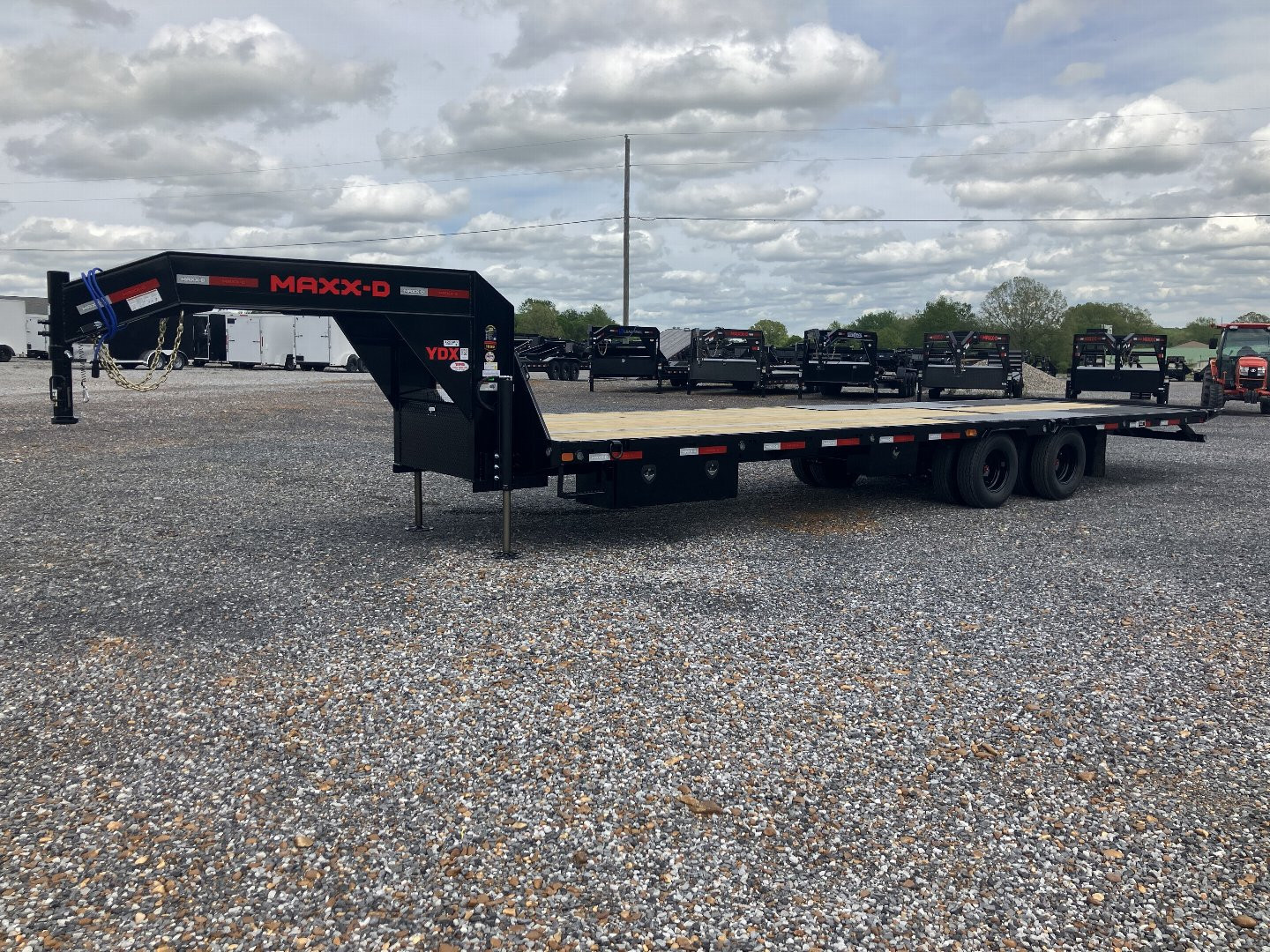 New 2025 MAXXD 102" x 32' 25.9K HYD Dove Gooseneck Trailer
