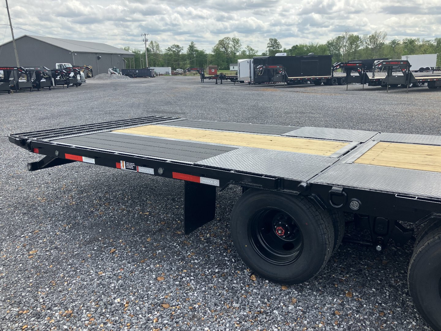 New 2025 MAXXD 102" x 32' 25.9K HYD Dove Gooseneck Trailer