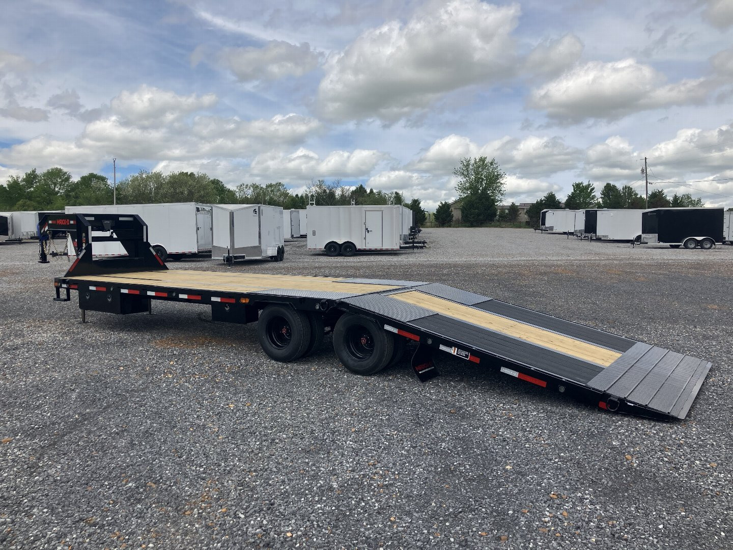 New 2025 MAXXD 102" x 32' 25.9K HYD Dove Gooseneck Trailer