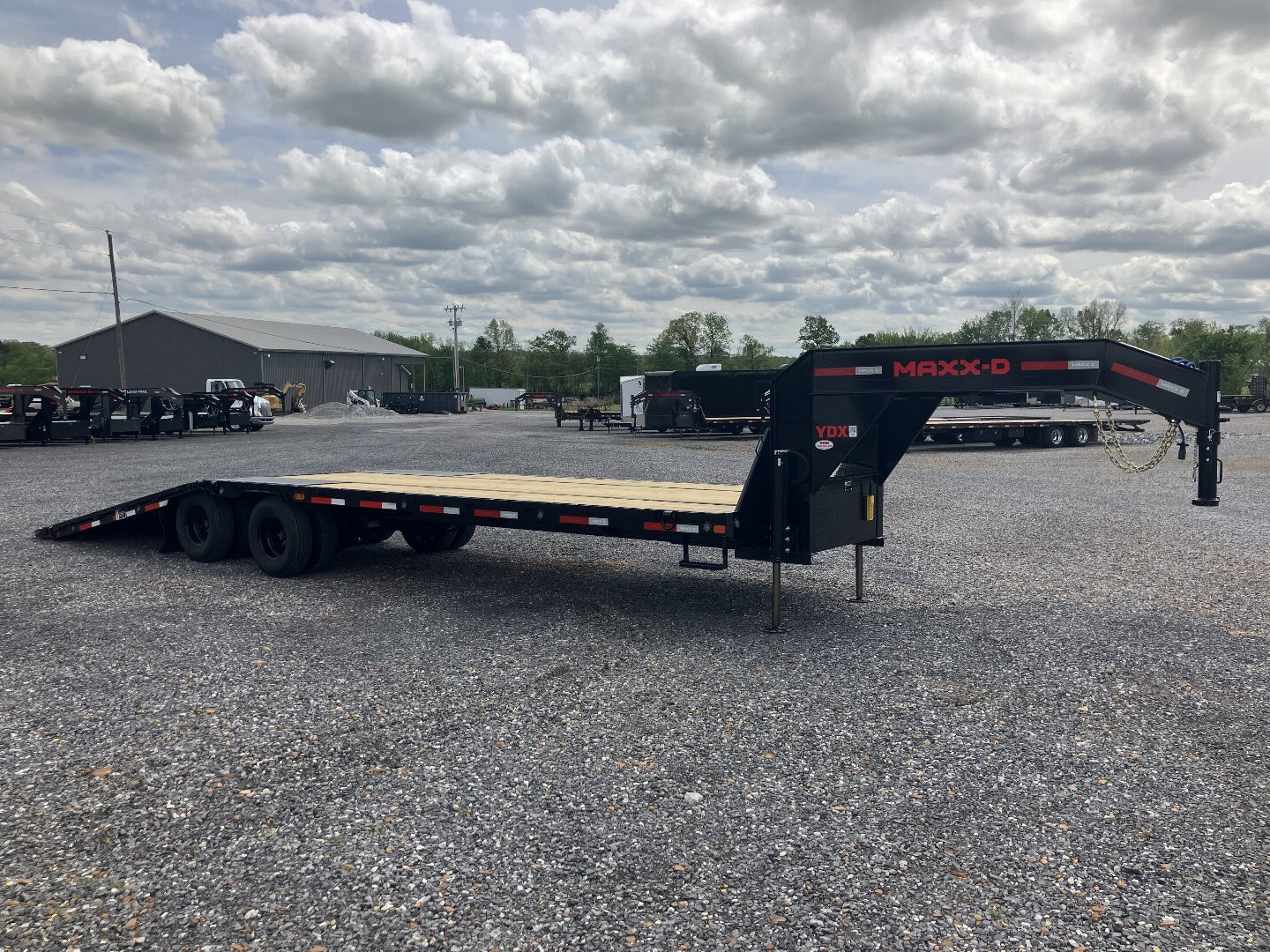 New 2025 MAXXD 102" x 32' 25.9K HYD Dove Gooseneck Trailer
