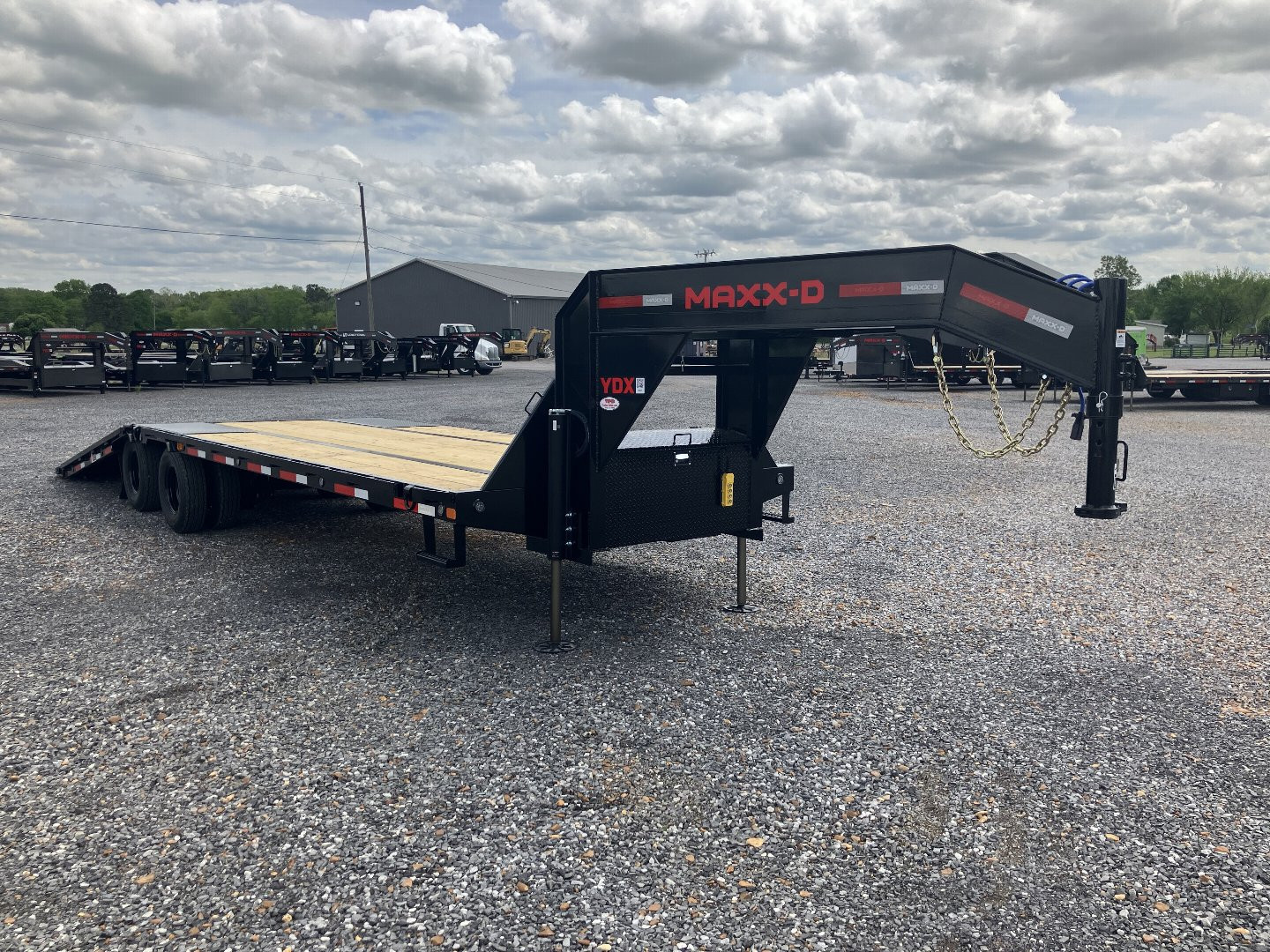 New 2025 MAXXD 102" x 32' 25.9K HYD Dove Gooseneck Trailer