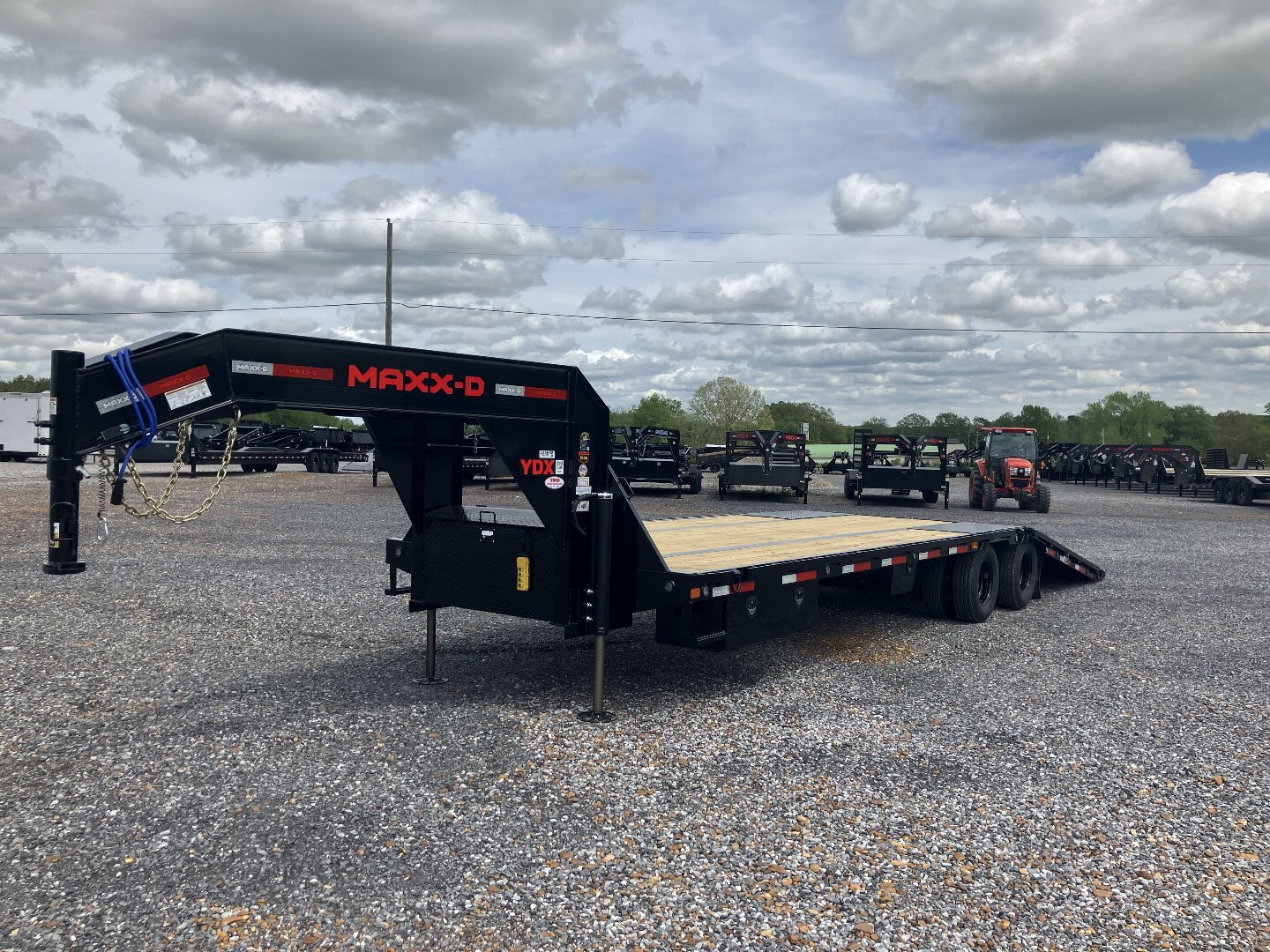 New 2025 MAXXD 102" x 32' 25.9K HYD Dove Gooseneck Trailer