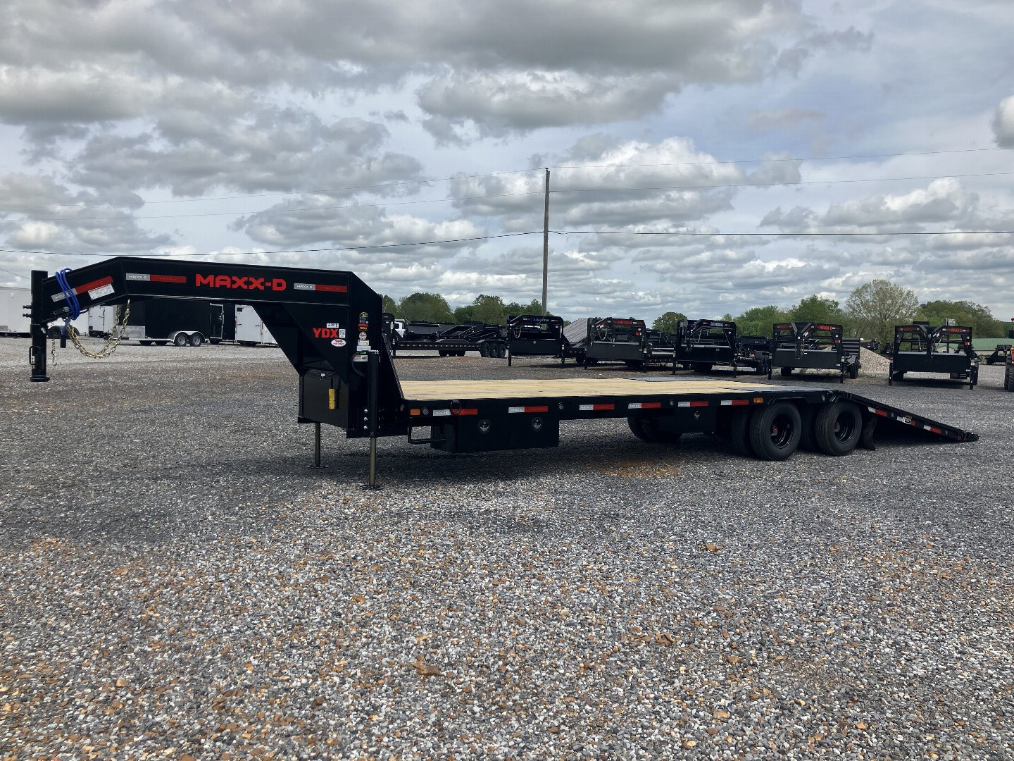 New 2025 MAXXD 102" x 32' 25.9K HYD Dove Gooseneck Trailer