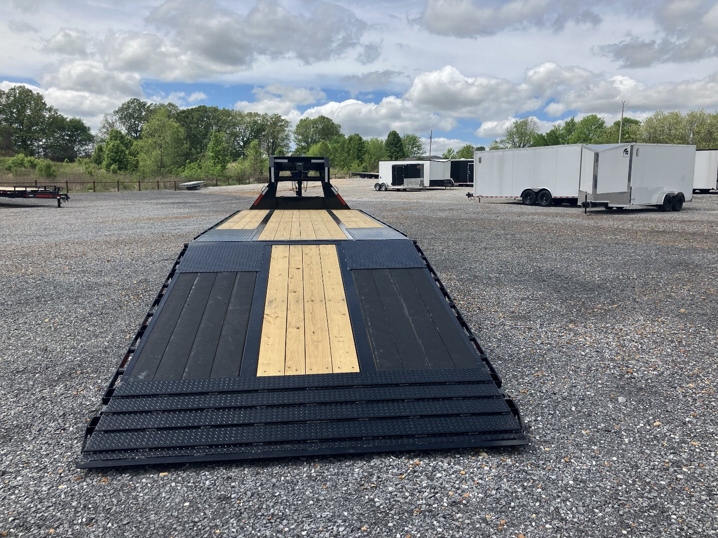 New 2025 MAXXD 102" x 32' 25.9K HYD Dove Gooseneck Trailer