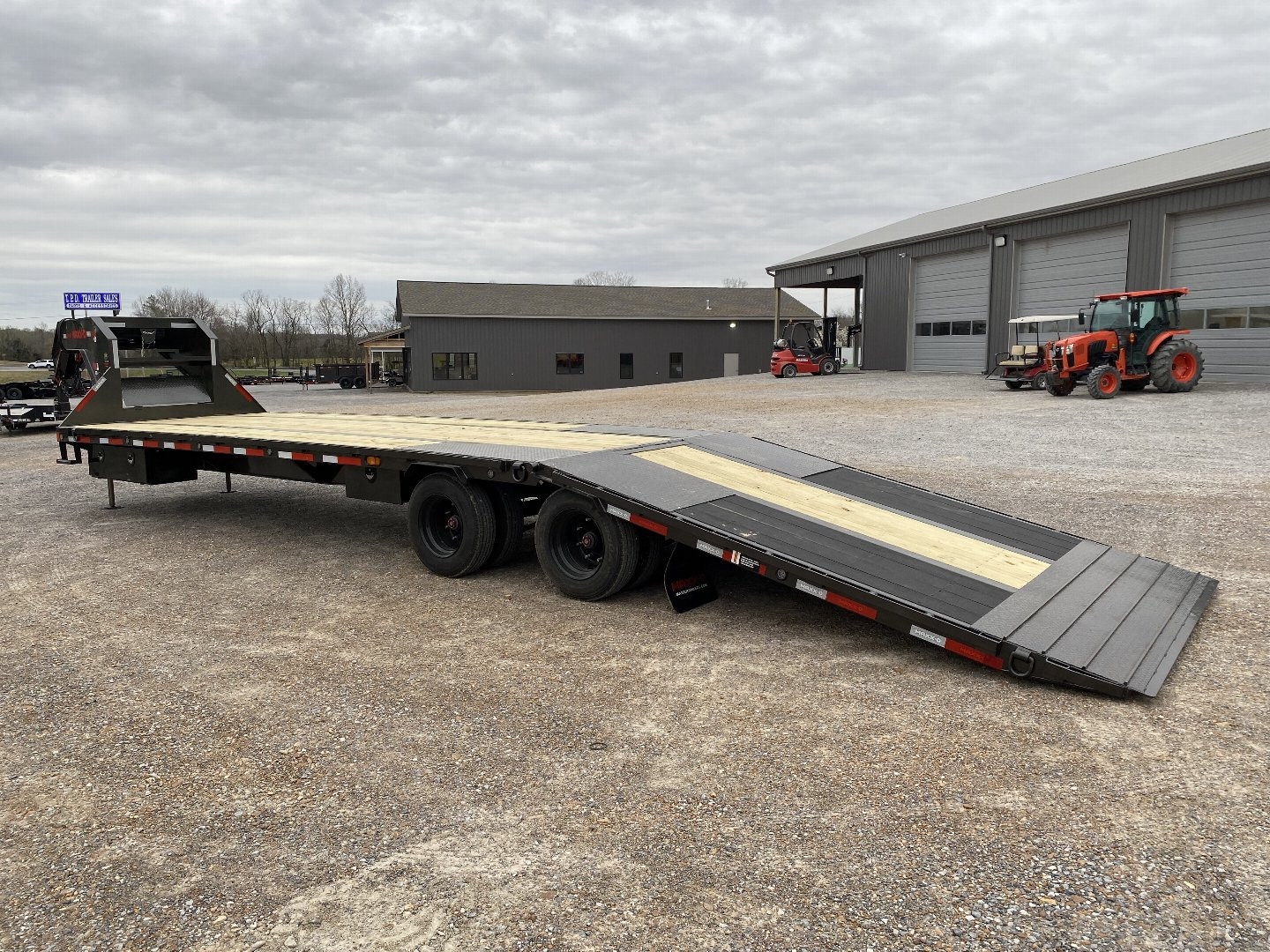 New 2025 MAXXD Gooseneck Trailer | 102" x 34' 40K GVWR