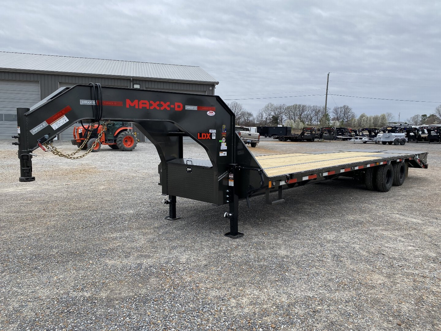 New 2025 MAXXD 102"X30' 22.5K Gooseneck Flatbed Trailer *ENGINEERED FRAME*