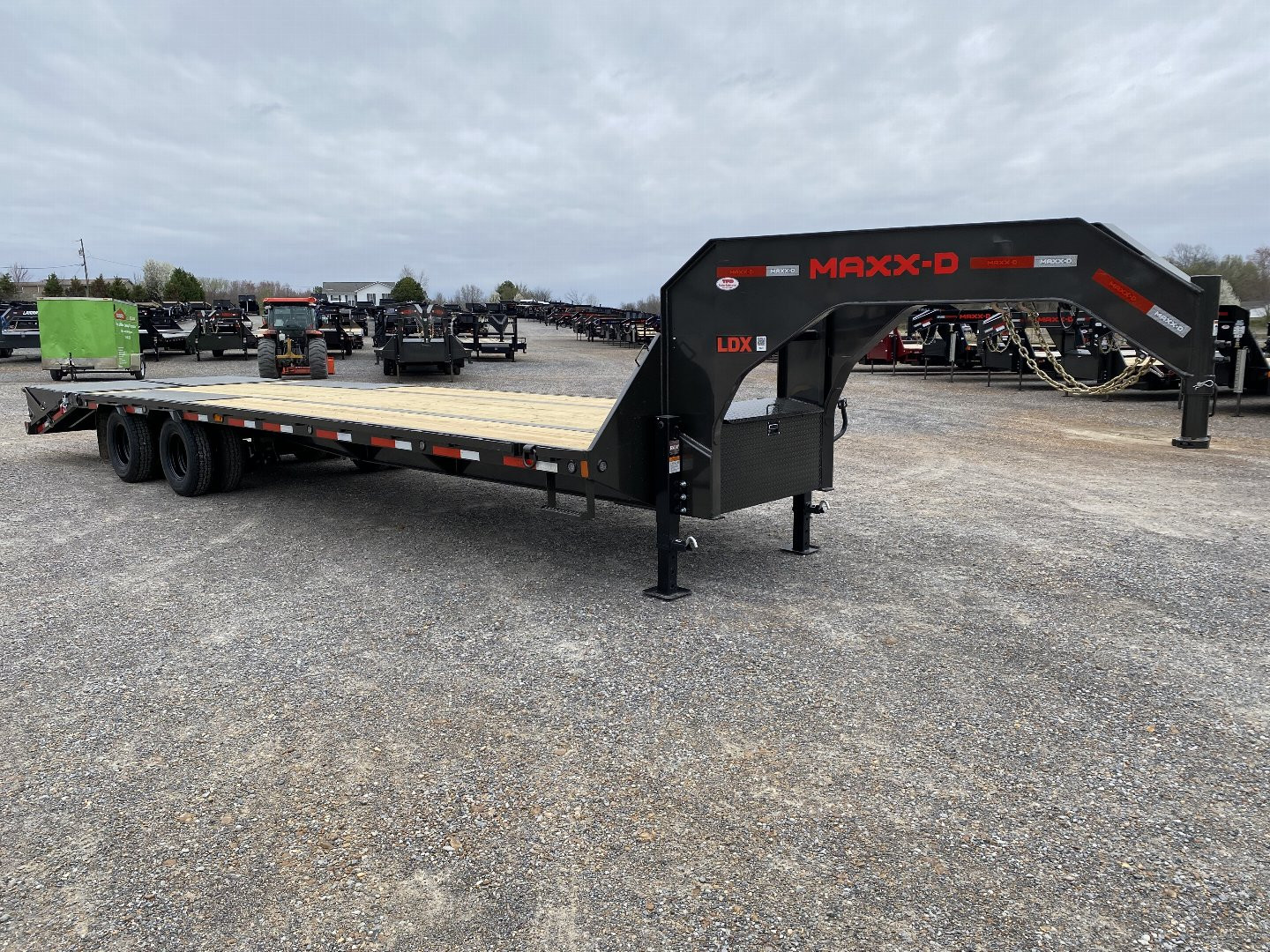 New 2025 MAXXD 102"X30' 22.5K Gooseneck Flatbed Trailer *ENGINEERED FRAME*