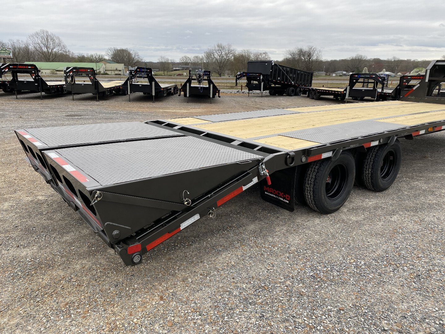 New 2025 MAXXD 102"X30' 22.5K Gooseneck Flatbed Trailer *ENGINEERED FRAME*