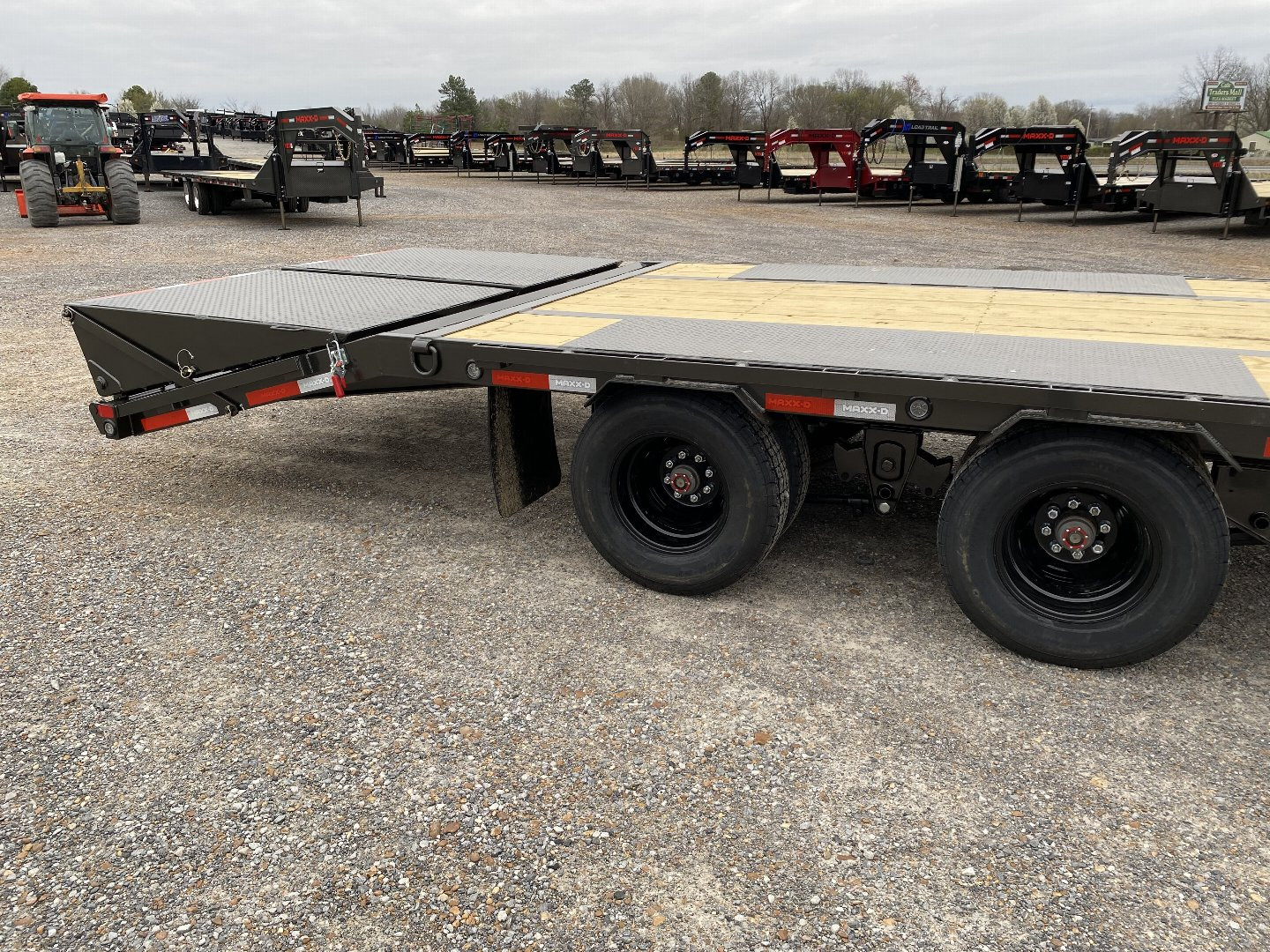 New 2025 MAXXD 102"X30' 22.5K Gooseneck Flatbed Trailer *ENGINEERED FRAME*