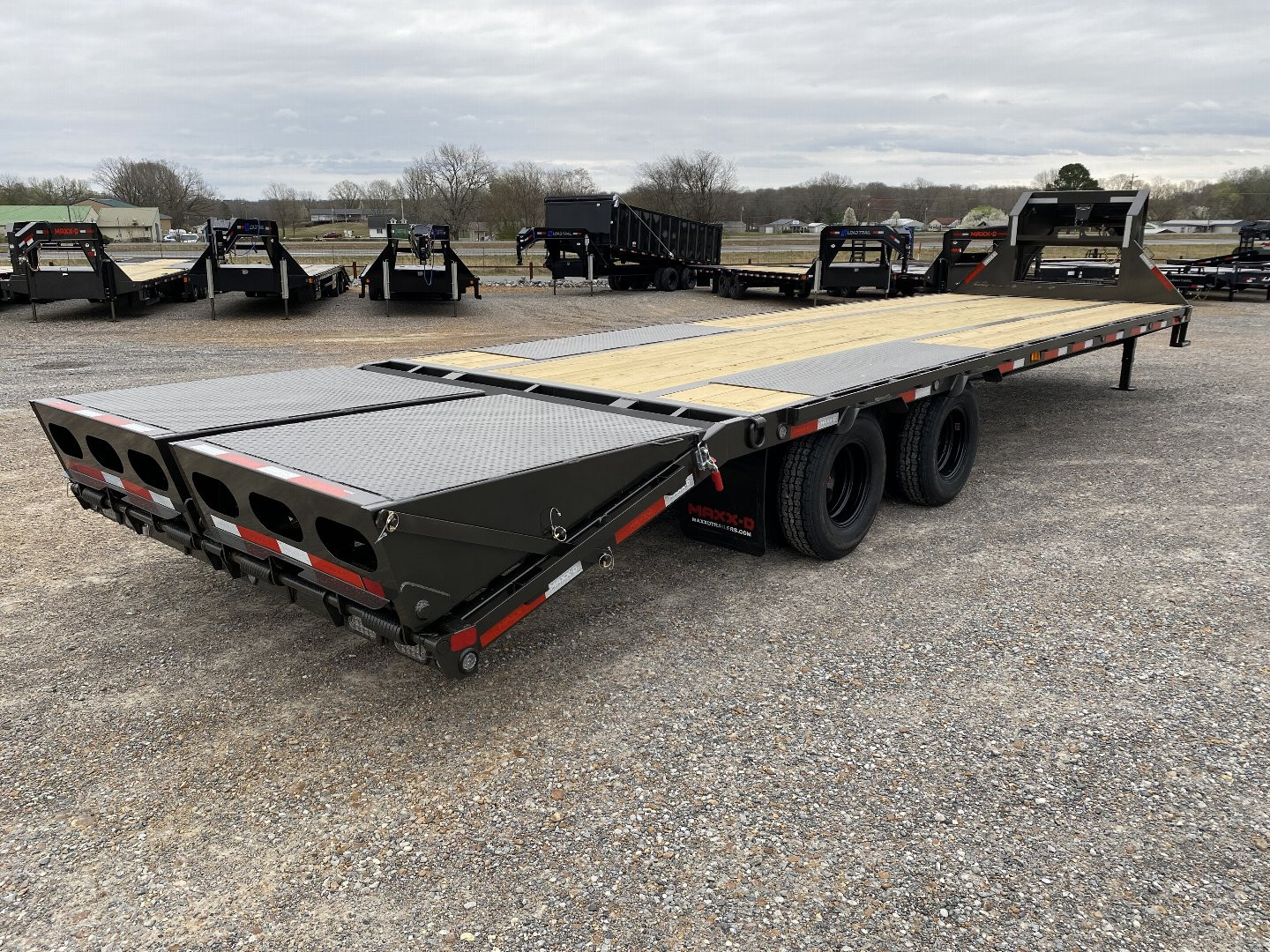 New 2025 MAXXD 102"X30' 22.5K Gooseneck Flatbed Trailer *ENGINEERED FRAME*