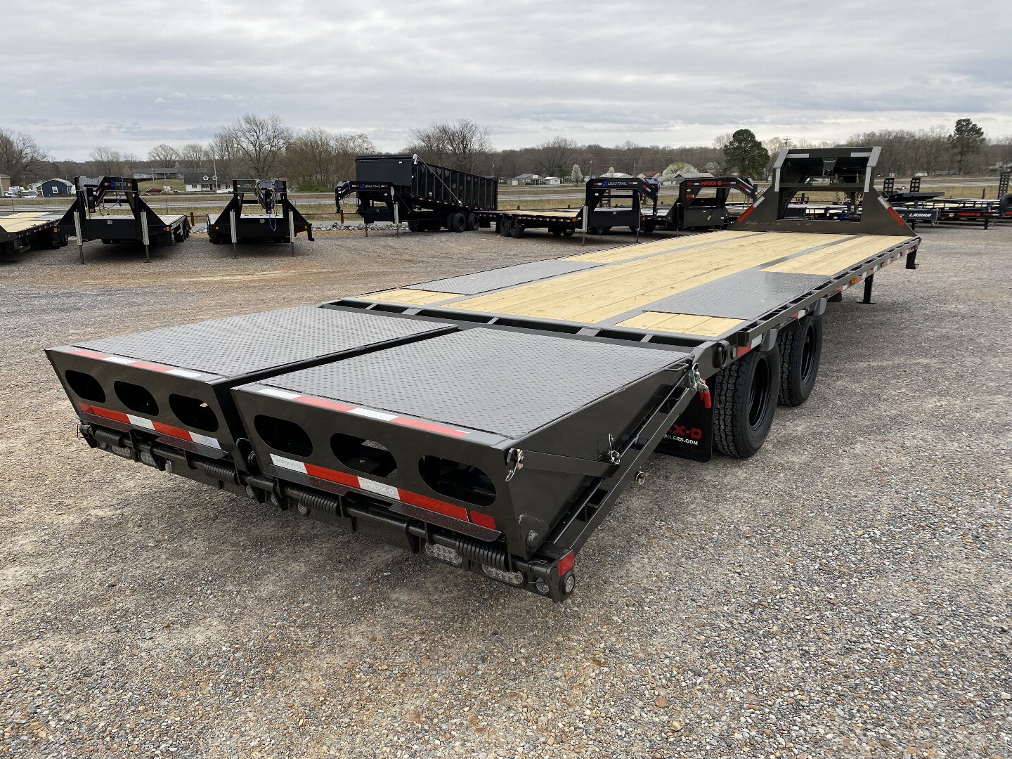 New 2025 MAXXD 102"X30' 22.5K Gooseneck Flatbed Trailer *ENGINEERED FRAME*