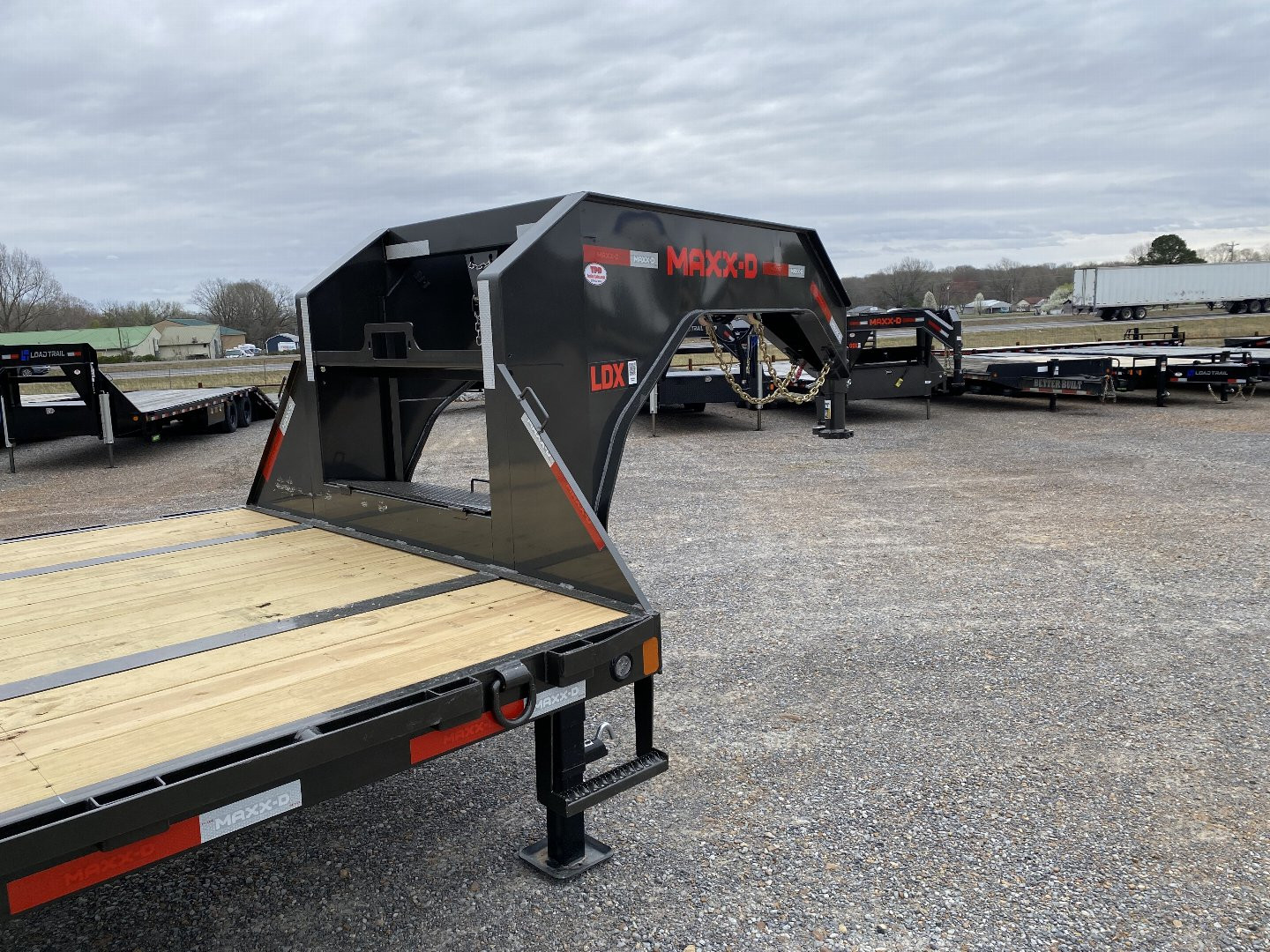 New 2025 MAXXD 102"X30' 22.5K Gooseneck Flatbed Trailer *ENGINEERED FRAME*