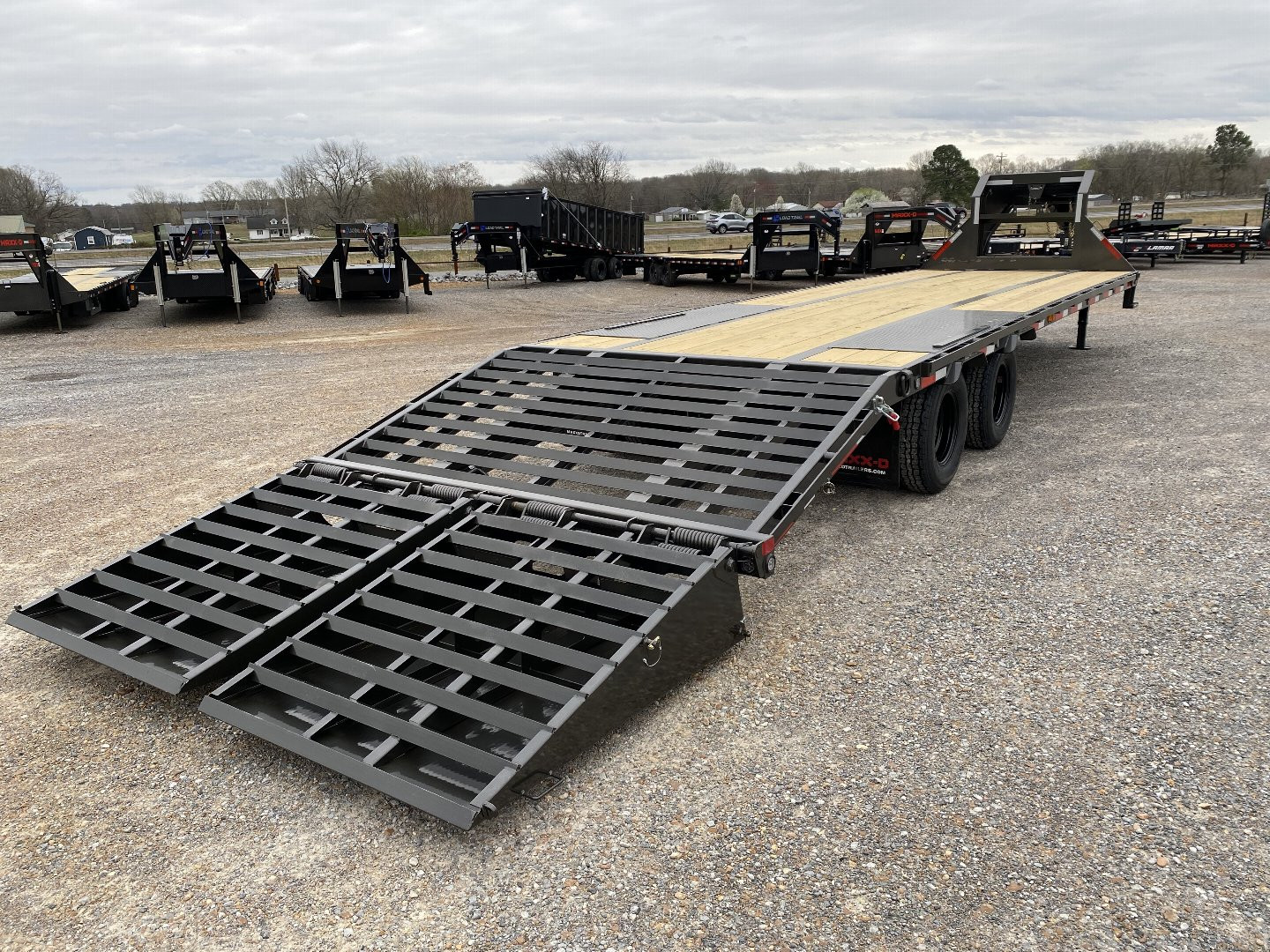 New 2025 MAXXD 102"X30' 22.5K Gooseneck Flatbed Trailer *ENGINEERED FRAME*