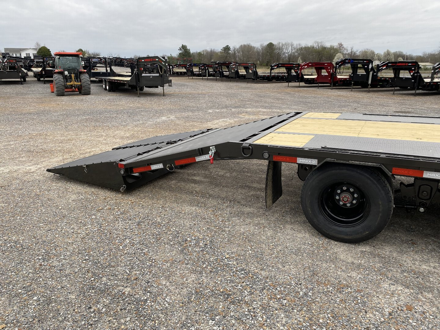 New 2025 MAXXD 102"X30' 22.5K Gooseneck Flatbed Trailer *ENGINEERED FRAME*