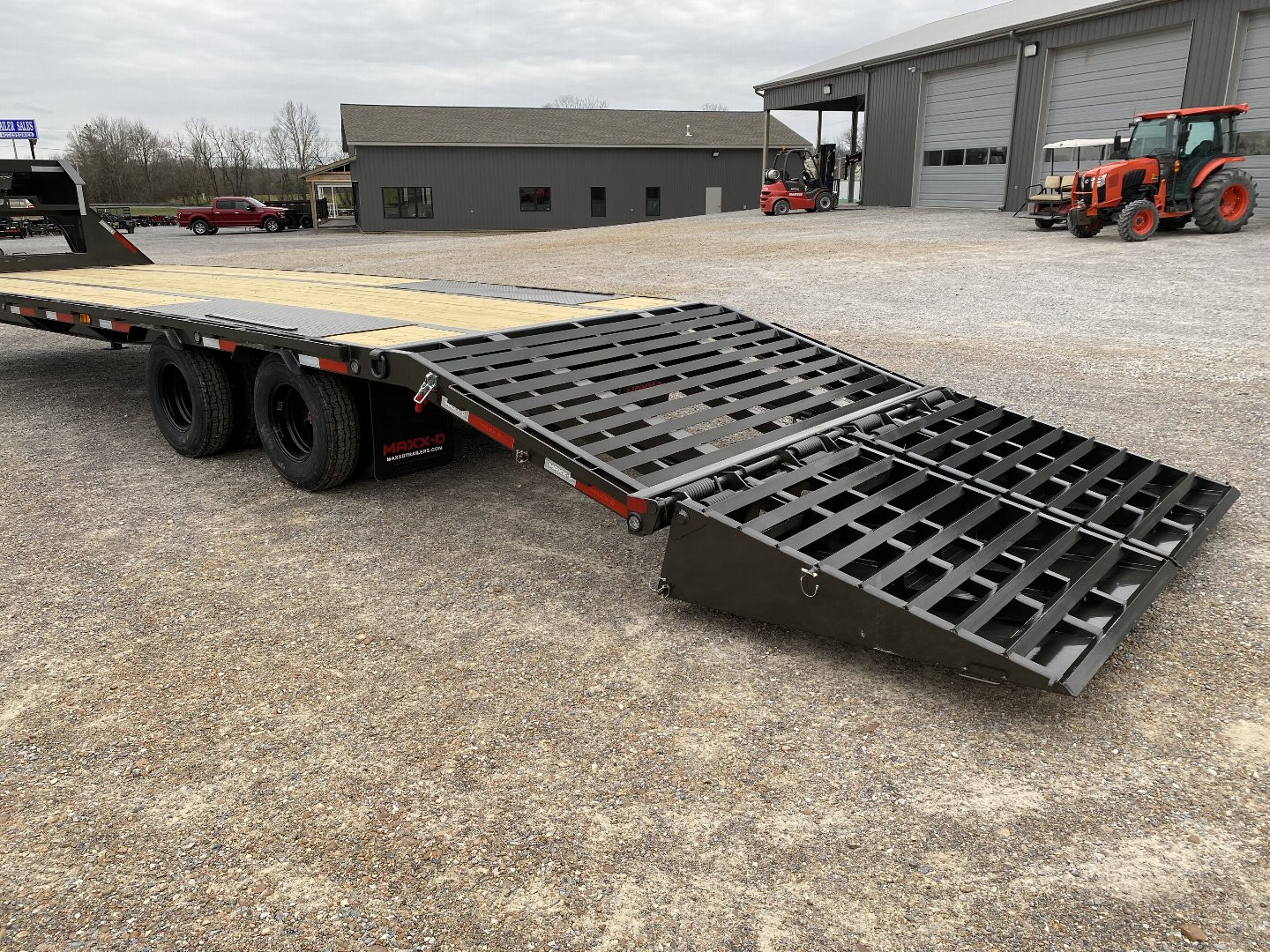 New 2025 MAXXD 102"X30' 22.5K Gooseneck Flatbed Trailer *ENGINEERED FRAME*