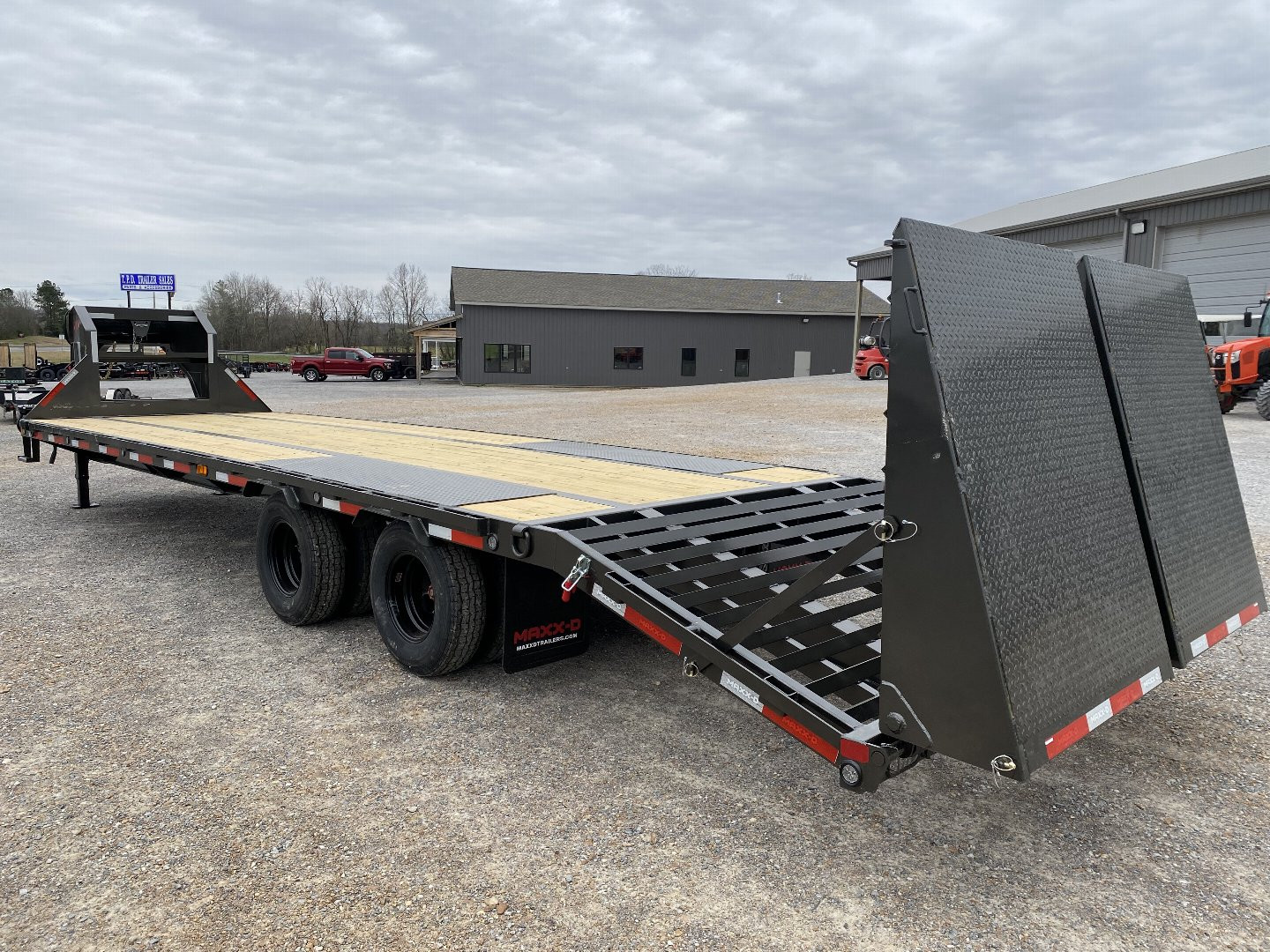 New 2025 MAXXD 102"X30' 22.5K Gooseneck Flatbed Trailer *ENGINEERED FRAME*
