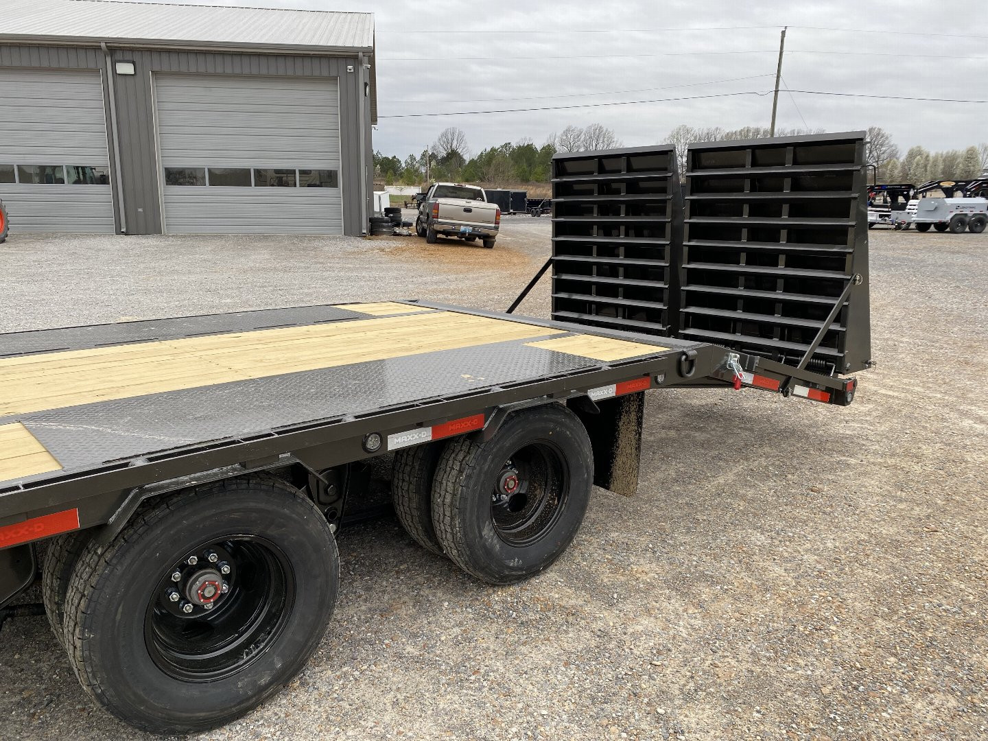 New 2025 MAXXD 102"X30' 22.5K Gooseneck Flatbed Trailer *ENGINEERED FRAME*