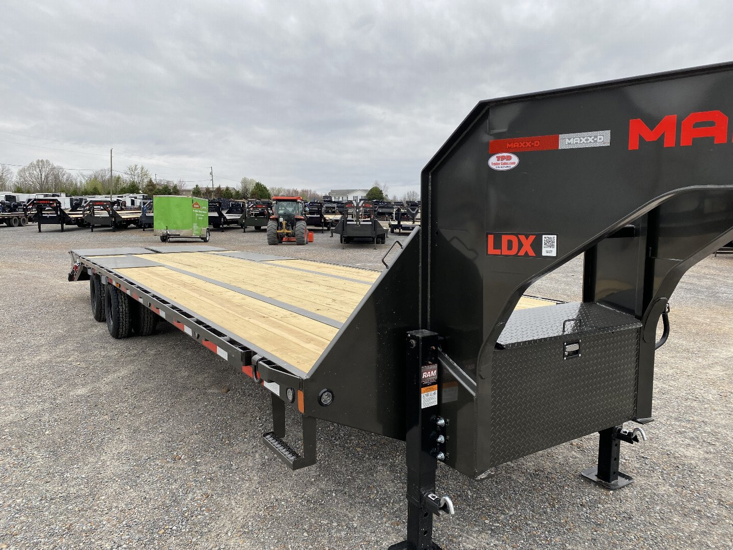 New 2025 MAXXD 102"X30' 22.5K Gooseneck Flatbed Trailer *ENGINEERED FRAME*