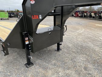 New 2025 MAXXD 102"X30' 22.5K Gooseneck Flatbed Trailer *ENGINEERED FRAME*