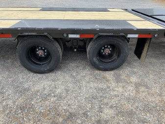 New 2025 MAXXD 102"X30' 22.5K Gooseneck Flatbed Trailer *ENGINEERED FRAME*