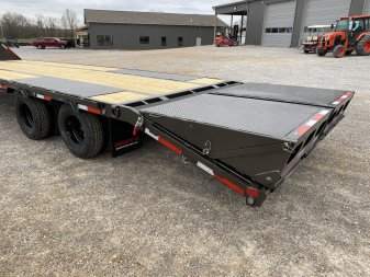 New 2025 MAXXD 102"X30' 22.5K Gooseneck Flatbed Trailer *ENGINEERED FRAME*