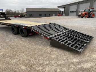 New 2025 MAXXD 102"X30' 22.5K Gooseneck Flatbed Trailer *ENGINEERED FRAME*