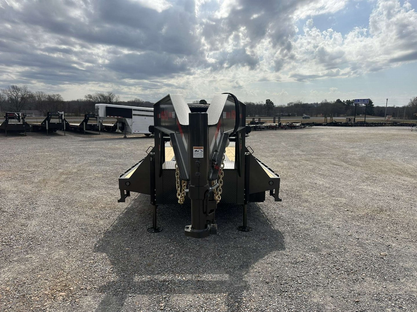 New 2025 MAXXD 32' x 102" 30k Hyd Dove Gooseneck Trailer