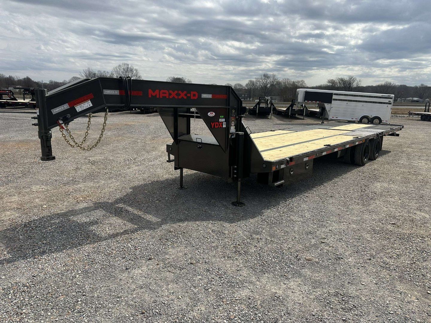 New 2025 MAXXD 32' x 102" 30k Hyd Dove Gooseneck Trailer